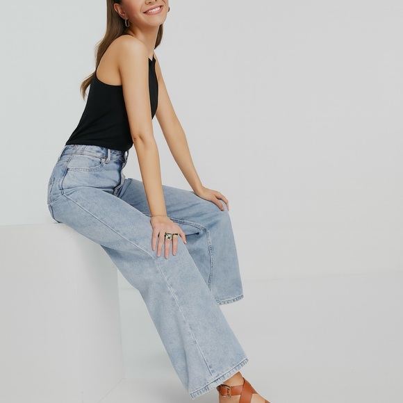 Black Ribbed Tank Top 🖤 - Picture 3 of 6